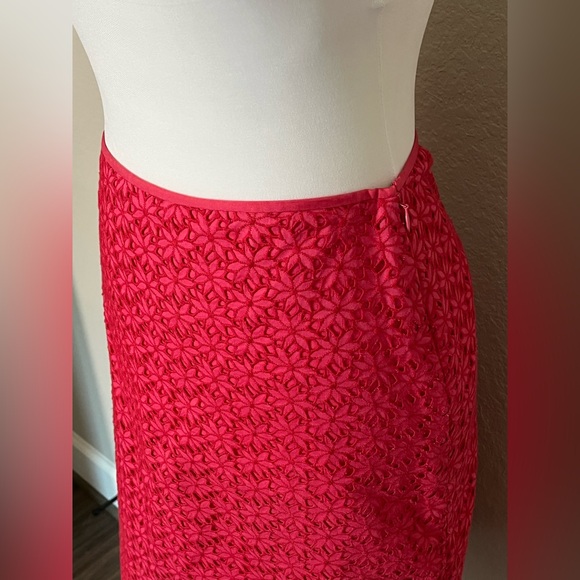Ann Taylor Pink Embroidered Floral Eyelet Pencil Skirt Size 8 - Picture 10 of 10